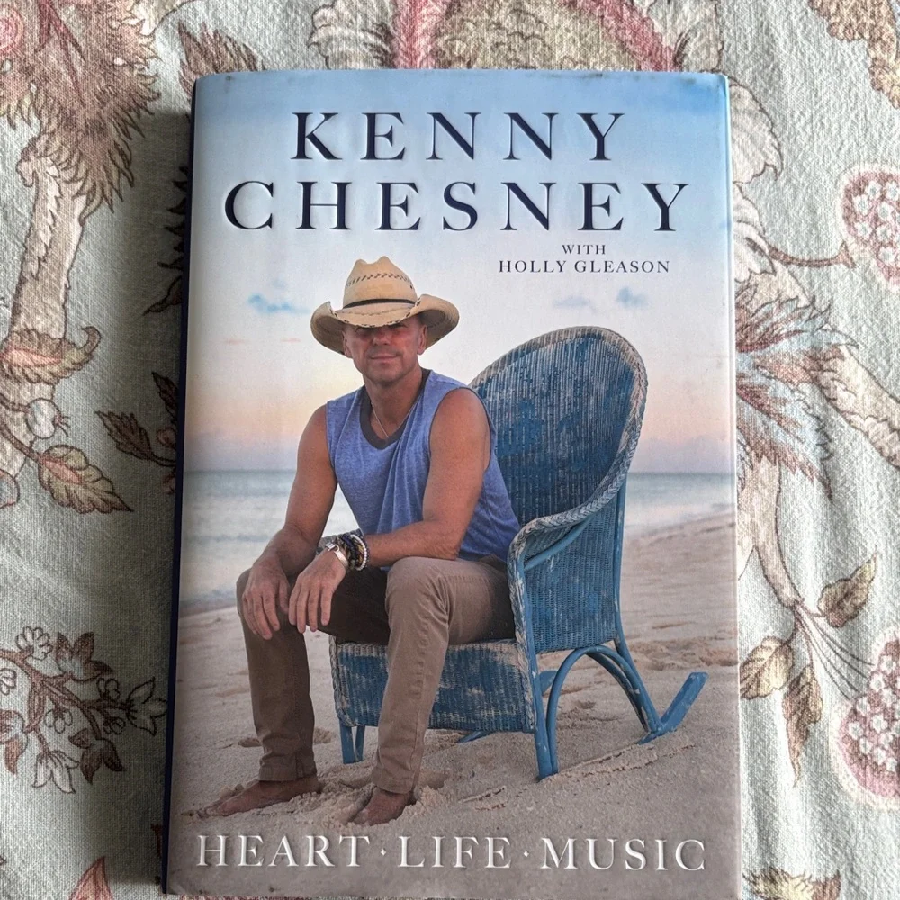 Kenny Chesney Book - Heart Life Music - Picture 2 of 4